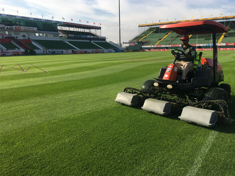 Emirates rugby club pitches maintenance by desert turfcare
